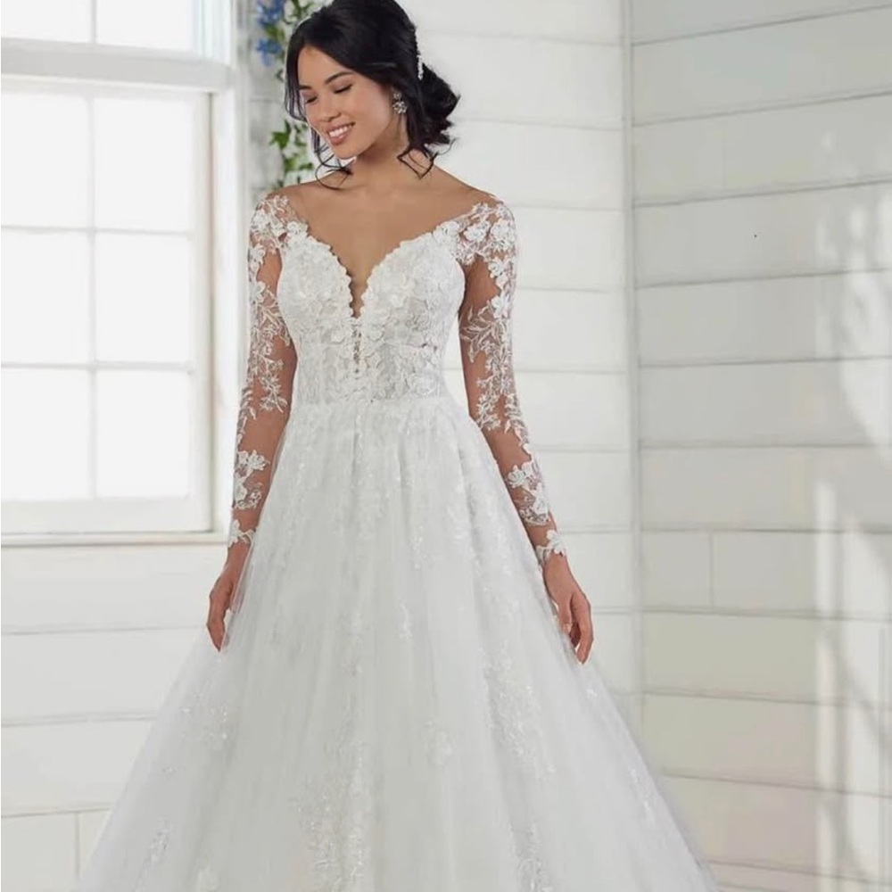 NEW/Unaltered Essence of Australia Wedding Gown - Ivory - Size 22